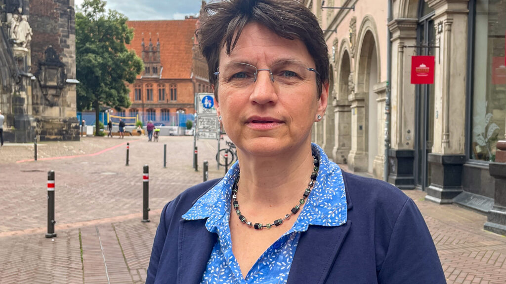 Ute Dorczok, Leiterin der Geschäftsstelle der „Unabhängigen Regionalen Aufarbeitungskommis-sion Niedersachsen-Bremen (URAK)“.